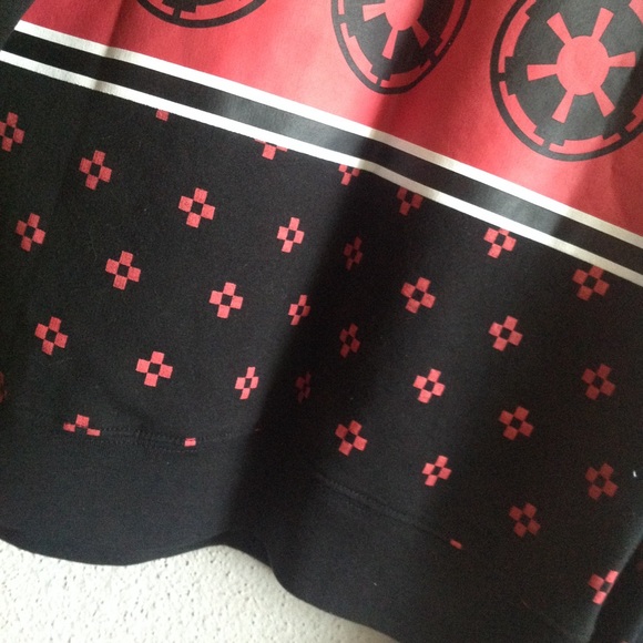 NWOT Star War Darth Vader Holiday Cheer Sweatshirt - Picture 6 of 7